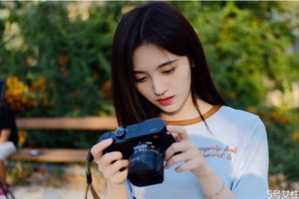 為什么頭頂會容易出油 頭頂一天就出油怎么辦 為什么頭頂會容易出油 頭頂一天就出油怎么辦