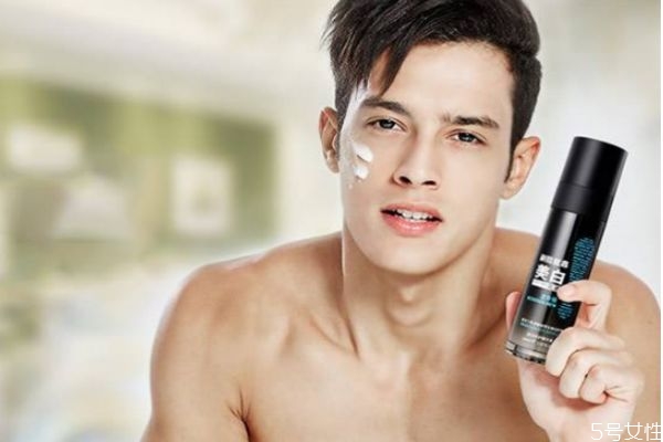男生只用爽膚水可以嗎 男士最基本護(hù)膚三步驟 男生只用爽膚水可以嗎 男士最基本護(hù)膚三步驟