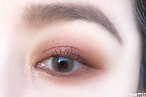 tf眼影好還是香奈兒好 香奈兒和tf是一個檔次嗎 tf眼影好還是香奈兒好 香奈兒和tf是一個檔次嗎