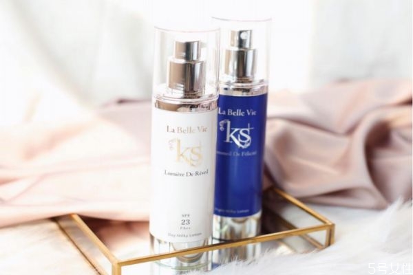 化妝水透明好還是有顏色的好 透明的和有顏色的水區(qū)別 化妝水透明好還是有顏色的好 透明的和有顏色的水區(qū)別