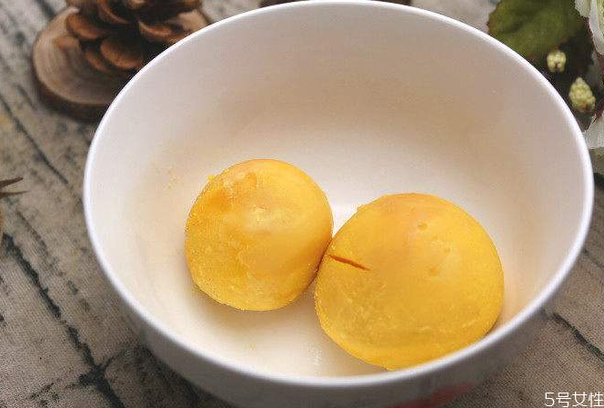 男孩發(fā)育吃鵝蛋好嗎 女人吃鵝蛋好還是雞蛋好 男孩發(fā)育吃鵝蛋好嗎 女人吃鵝蛋好還是雞蛋好