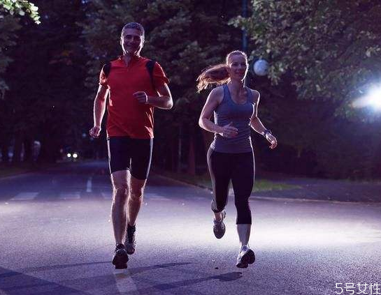 夜跑會影響睡眠嗎 夜跑后睡眠不好怎么辦 夜跑會影響睡眠嗎 夜跑后睡眠不好怎么辦