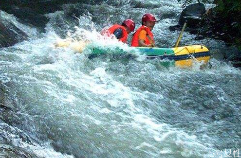 不會(huì)游泳可以玩漂流嗎 不會(huì)游泳漂流危險(xiǎn)嗎 不會(huì)游泳可以玩漂流嗎 不會(huì)游泳漂流危險(xiǎn)嗎