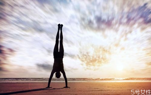 倒立對痔瘡有用嗎 倒立為什么防止痔瘡 倒立對痔瘡有用嗎 倒立為什么防止痔瘡