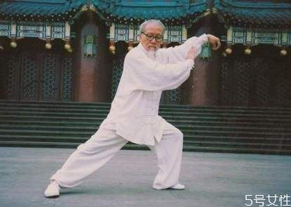 為什么打太極拳膝蓋疼 打太極拳對腦血管狹窄有好處嗎 為什么打太極拳膝蓋疼 打太極拳對腦血管狹窄有好處嗎