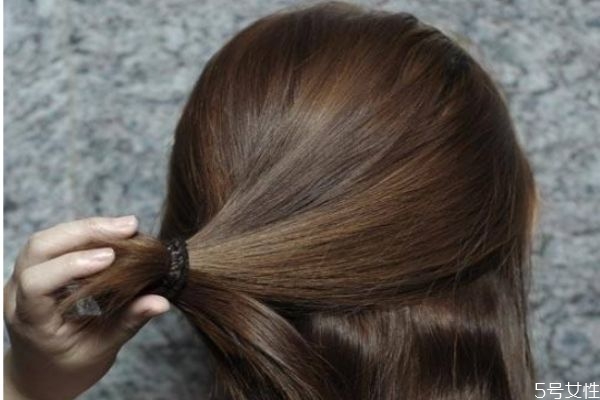 不扎頭發(fā)發(fā)際線會(huì)回去嗎 扎頭發(fā)會(huì)讓發(fā)際線后移嗎 不扎頭發(fā)發(fā)際線會(huì)回去嗎 扎頭發(fā)會(huì)讓發(fā)際線后移嗎