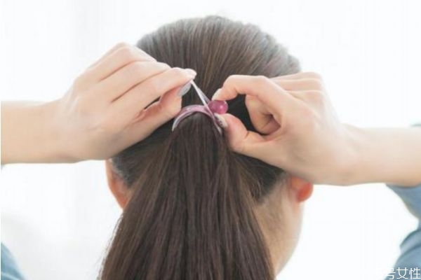 不扎頭發(fā)發(fā)際線會(huì)回去嗎 扎頭發(fā)會(huì)讓發(fā)際線后移嗎 不扎頭發(fā)發(fā)際線會(huì)回去嗎 扎頭發(fā)會(huì)讓發(fā)際線后移嗎