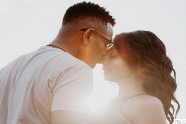 老婆吵架冷戰(zhàn)怎么辦 和老婆冷戰(zhàn)怎么發(fā)信息 老婆吵架冷戰(zhàn)怎么辦 和老婆冷戰(zhàn)怎么發(fā)信息