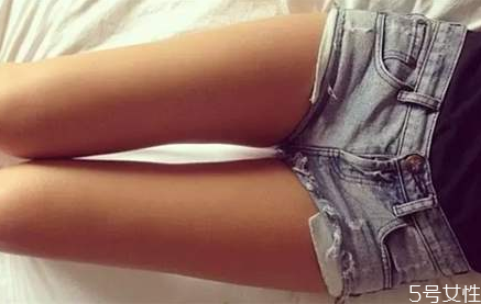 腿毛連根拔起還會(huì)長出來嗎 腿毛變白是怎么回事 腿毛連根拔起還會(huì)長出來嗎 腿毛變白是怎么回事