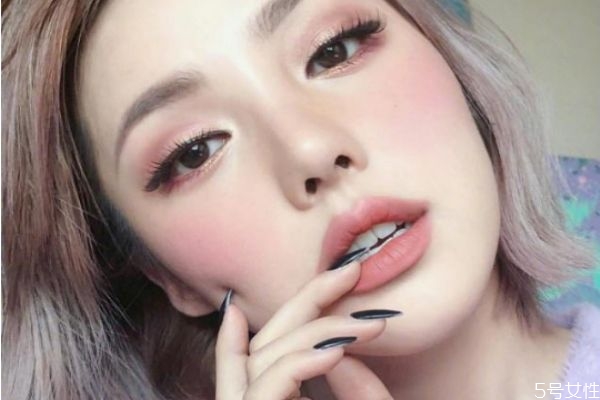 化妝的時候眉毛是在第幾步 化了妝忘記擦防曬霜怎么辦 化妝的時候眉毛是在第幾步 化了妝忘記擦防曬霜怎么辦