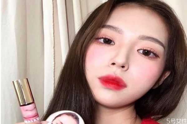 為什么口紅不能當眼影 口紅怎么當眼影用 為什么口紅不能當眼影 口紅怎么當眼影用