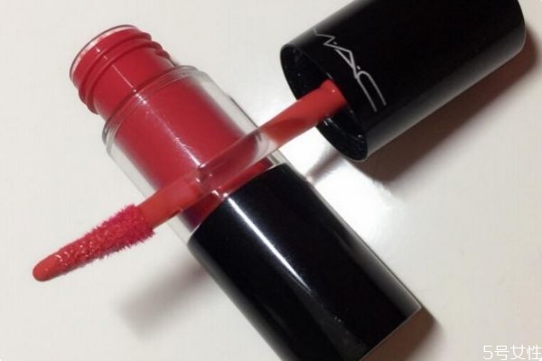 唇彩卸妝需要用什么 唇部卸妝后清洗用什么 唇彩卸妝需要用什么 唇部卸妝后清洗用什么