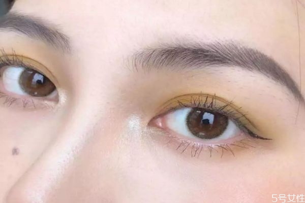 化妝的時候眉毛是在第幾步 化了妝忘記擦防曬霜怎么辦 化妝的時候眉毛是在第幾步 化了妝忘記擦防曬霜怎么辦