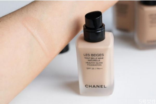 粉底液用多了傷皮膚么 用粉底對皮膚傷害大嗎 粉底液用多了傷皮膚么 用粉底對皮膚傷害大嗎