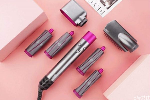 拉直頭發(fā)可以用卷發(fā)棒嗎 頭發(fā)拉直后用卷發(fā)棒會不直嗎 拉直頭發(fā)可以用卷發(fā)棒嗎 頭發(fā)拉直后用卷發(fā)棒會不直嗎