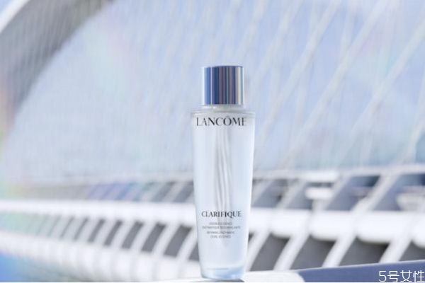 化妝水能柔嫩肌膚嗎 化妝水辣眼睛是為什么 化妝水能柔嫩肌膚嗎 化妝水辣眼睛是為什么