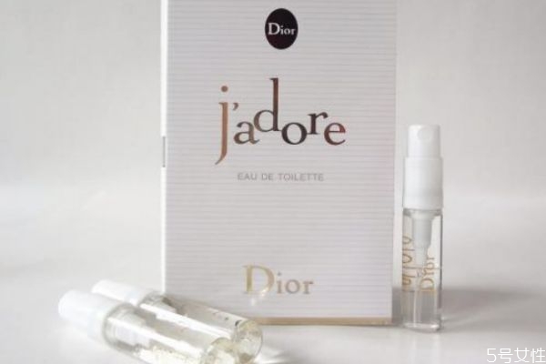 1ml香水小樣怎么打開 香水小樣的正確使用方法 1ml香水小樣怎么打開 香水小樣的正確使用方法
