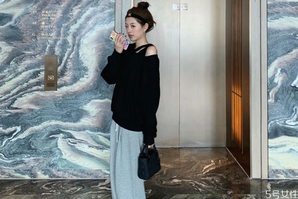 衛(wèi)衣里面穿什么 衛(wèi)衣里面穿什么打底好看 衛(wèi)衣里面穿什么 衛(wèi)衣里面穿什么打底好看