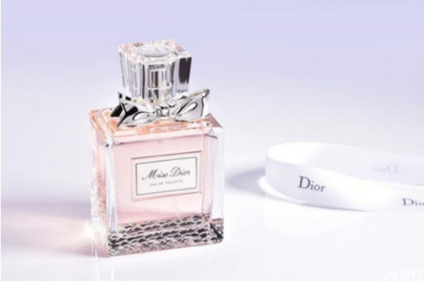 1ml香水小樣怎么打開 香水小樣的正確使用方法 1ml香水小樣怎么打開 香水小樣的正確使用方法