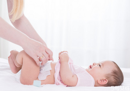 如何訓(xùn)練寶寶按時排便 孩子長期便秘怎么辦 如何訓(xùn)練寶寶按時排便 孩子長期便秘怎么辦