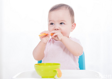 小兒急性腸胃炎反復(fù)發(fā)燒怎么辦 小兒急性腸胃炎需要輸液?jiǎn)?>
               <p class=