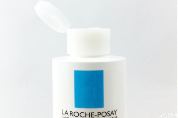 補水霜和爽膚水有什么區(qū)別 保濕和補水的區(qū)別 補水霜和爽膚水有什么區(qū)別 保濕和補水的區(qū)別