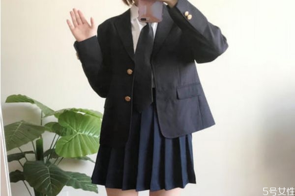 jk領(lǐng)帶蝴蝶結(jié)怎么套上去 jk制服領(lǐng)帶的系法 jk領(lǐng)帶蝴蝶結(jié)怎么套上去 jk制服領(lǐng)帶的系法