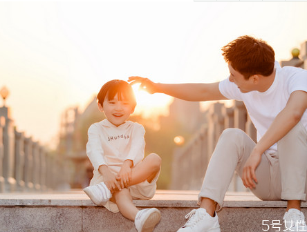 兒童肥胖的判斷標(biāo)準(zhǔn) 兒童肥胖有哪些癥狀 兒童肥胖的判斷標(biāo)準(zhǔn) 兒童肥胖有哪些癥狀