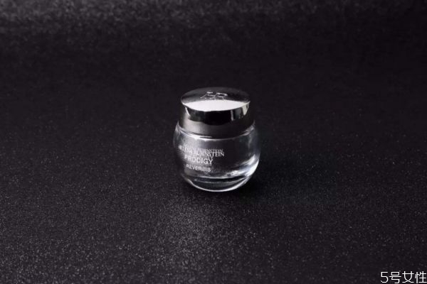 有沒有可以淡斑的眼霜 淡斑的眼霜哪個比較好 有沒有可以淡斑的眼霜 淡斑的眼霜哪個比較好