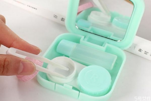 美瞳不戴多久換一次水 美瞳十天沒(méi)換水怎么辦 美瞳不戴多久換一次水 美瞳十天沒(méi)換水怎么辦