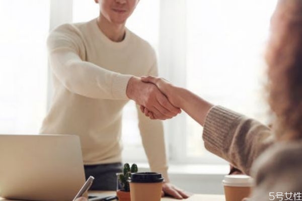 如何跟老公相處 聰明女人對老公的態(tài)度 如何跟老公相處 聰明女人對老公的態(tài)度