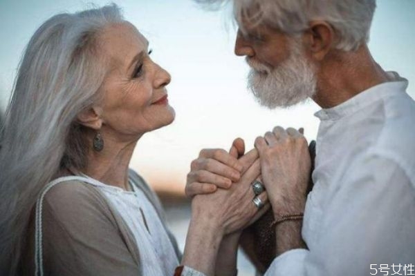 如何跟老公相處 聰明女人對老公的態(tài)度 如何跟老公相處 聰明女人對老公的態(tài)度