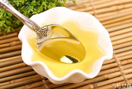 寶寶可以吃什么油 嬰兒第一口油吃什么好 寶寶可以吃什么油 嬰兒第一口油吃什么好