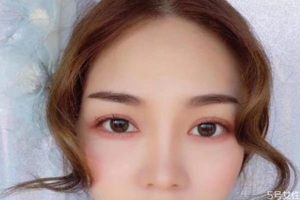 眼睛小戴美瞳能顯大嗎 為什么戴美瞳眼睛會大 眼睛小戴美瞳能顯大嗎 為什么戴美瞳眼睛會大