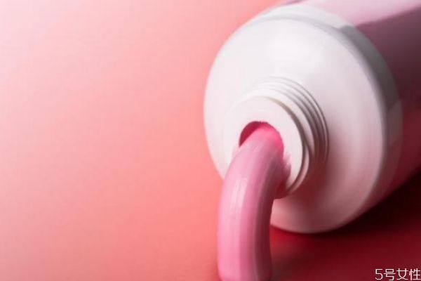 過(guò)期牙膏還能用來(lái)干嘛 沒(méi)開(kāi)封的牙膏過(guò)期能刷牙嗎 過(guò)期牙膏還能用來(lái)干嘛 沒(méi)開(kāi)封的牙膏過(guò)期能刷牙嗎