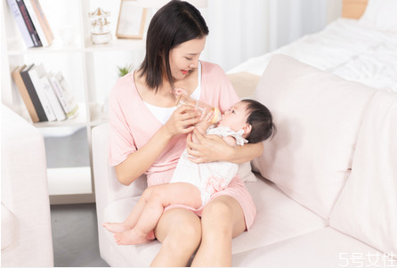 奶粉過敏的寶寶該吃什么奶粉 奶粉喂養(yǎng)的寶寶抵抗力會差嗎