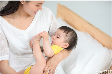 溫好沒(méi)吃的母乳可以放回冰箱嗎 為什么不建議用熱水加熱母乳 溫好沒(méi)吃的母乳可以放回冰箱嗎 為什么不建議用熱水加熱母乳