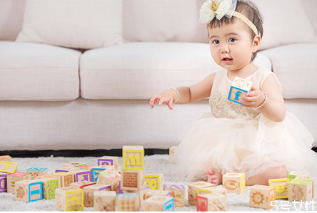 冬天給寶寶洗澡室內(nèi)多少度合適 冬天給寶寶洗澡注意事項(xiàng) 冬天給寶寶洗澡室內(nèi)多少度合適 冬天給寶寶洗澡注意事項(xiàng)