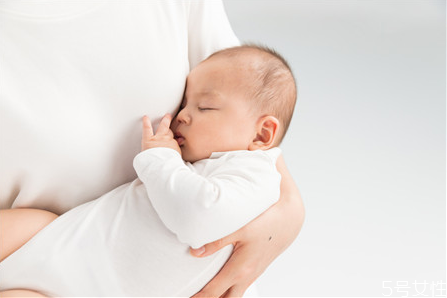 怎么正確清理寶寶鼻屎 經(jīng)常給寶寶挖鼻屎的壞處 怎么正確清理寶寶鼻屎 經(jīng)常給寶寶挖鼻屎的壞處