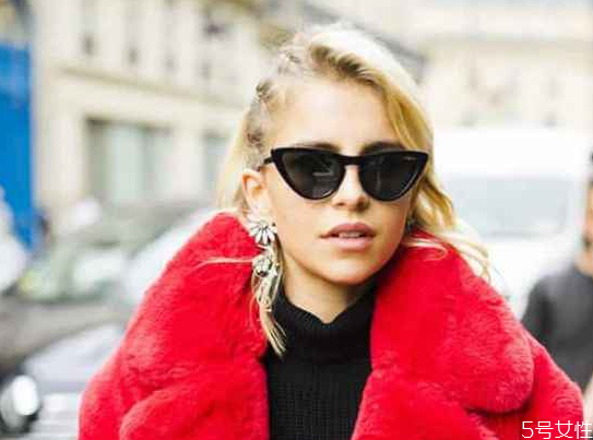 方臉適合什么樣的耳環(huán) 大耳環(huán)顯臉小嗎 方臉適合什么樣的耳環(huán) 大耳環(huán)顯臉小嗎