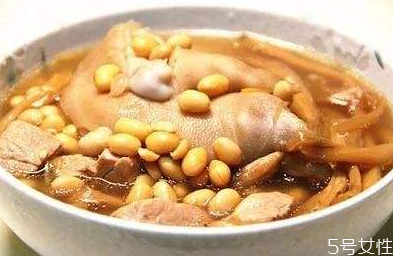 豬蹄膽固醇含量高嗎 黃豆燉豬蹄的好處 豬蹄膽固醇含量高嗎 黃豆燉豬蹄的好處