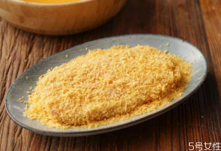 面包糠怎么裹才不會掉 面包糠可以做什么美食 面包糠怎么裹才不會掉 面包糠可以做什么美食
