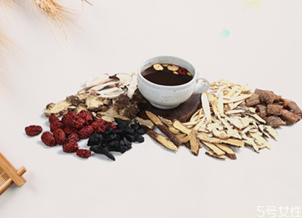 一斤砂仁可以泡多少 砂酒仁泡酒的功效 一斤砂仁可以泡多少 砂酒仁泡酒的功效