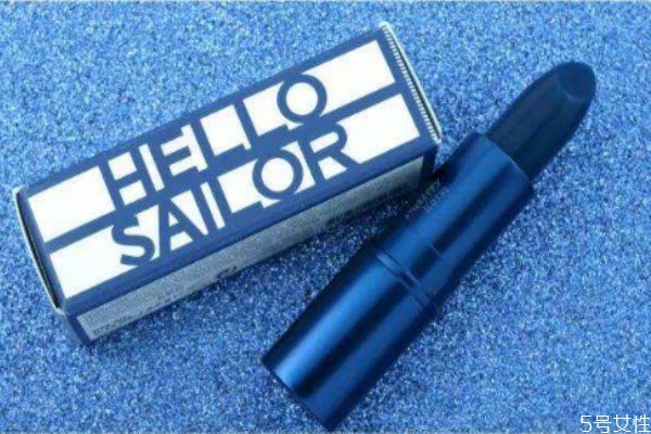 經(jīng)常涂有色唇膏好嗎 涂變色唇膏要卸妝嗎 經(jīng)常涂有色唇膏好嗎 涂變色唇膏要卸妝嗎