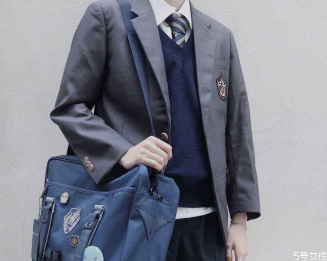 女生說的dk男孩是什么意思 dk制服男生可以穿嗎 女生說的dk男孩是什么意思 dk制服男生可以穿嗎