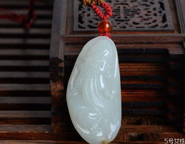 玉真的有靈性嗎 兩三百塊錢的玉可以養(yǎng)人嗎 玉真的有靈性嗎 兩三百塊錢的玉可以養(yǎng)人嗎