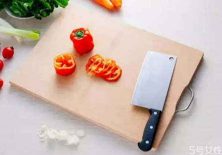 砧板第一次用怎么處理 砧板發(fā)霉怎么辦 砧板第一次用怎么處理 砧板發(fā)霉怎么辦