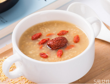 寶寶發(fā)燒吃什么粥好 寶寶發(fā)燒吃什么水果退燒快 寶寶發(fā)燒吃什么粥好 寶寶發(fā)燒吃什么水果退燒快