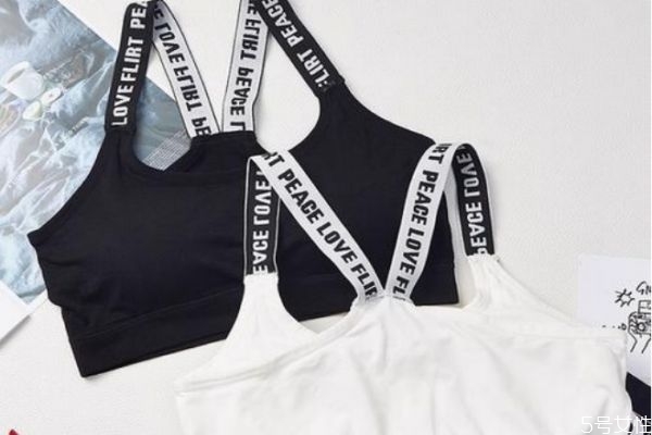 穿運動內(nèi)衣睡覺好不好 穿運動內(nèi)衣里面還要穿什么 穿運動內(nèi)衣睡覺好不好 穿運動內(nèi)衣里面還要穿什么