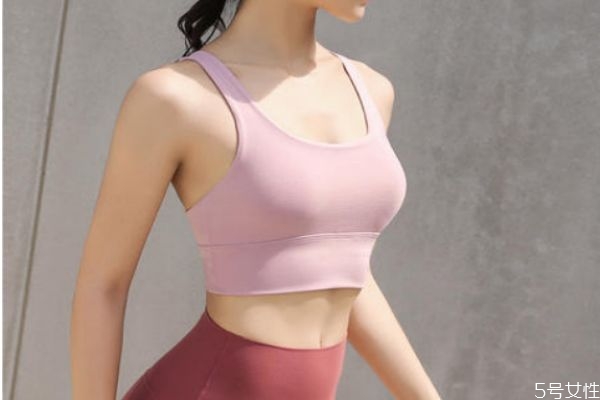 直接穿運(yùn)動內(nèi)衣出門會怎樣嗎 選購運(yùn)動內(nèi)衣的注意事項(xiàng)